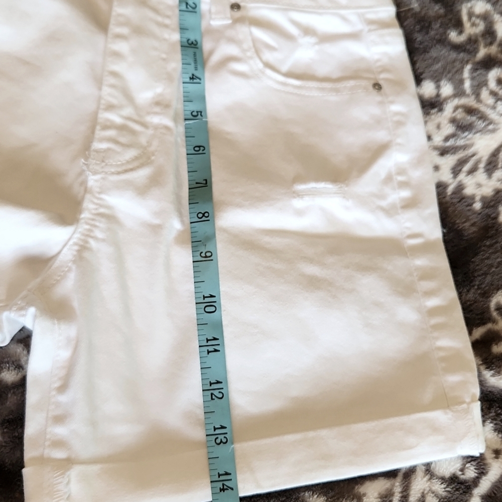 NWT WHITE DENIUM SHORTS - Picture 7 of 9
